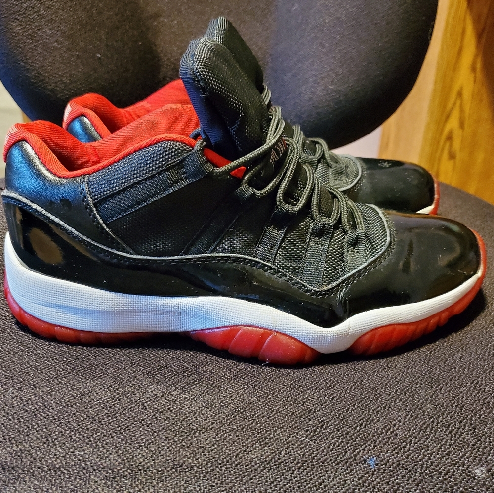 Jordan 11 Retro Low Bred